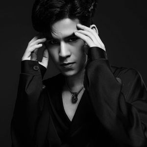 看动漫版日本人调戏中国女孩子的屁股
