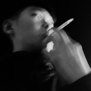 看动漫版日本人调戏中国女孩子的屁股
