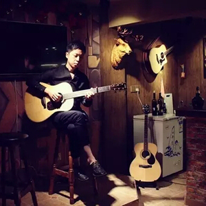 看动漫版日本人调戏中国女孩子的屁股
